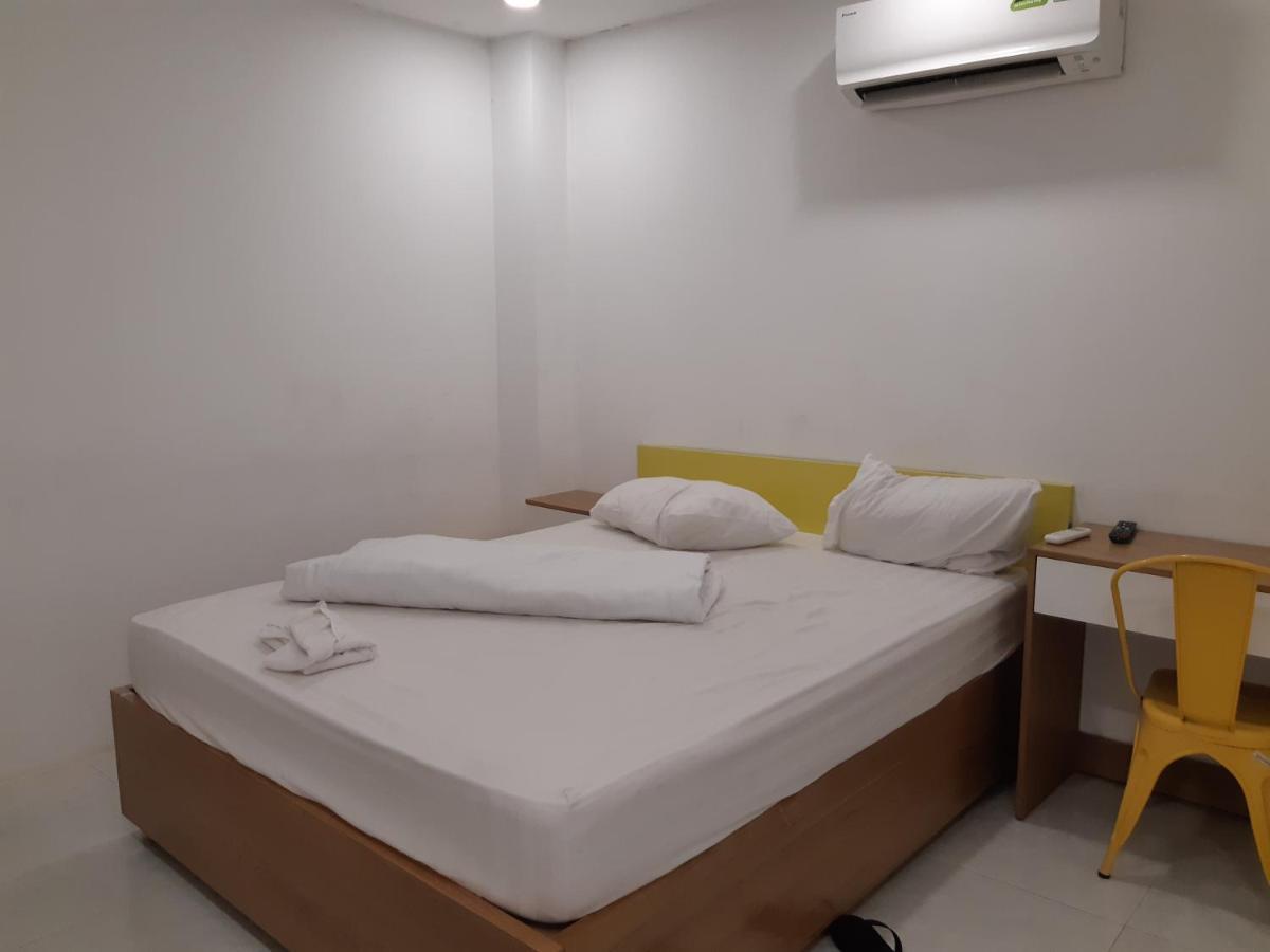 Yelo Hostel & Cafe Ho Chi Minh City Exterior photo