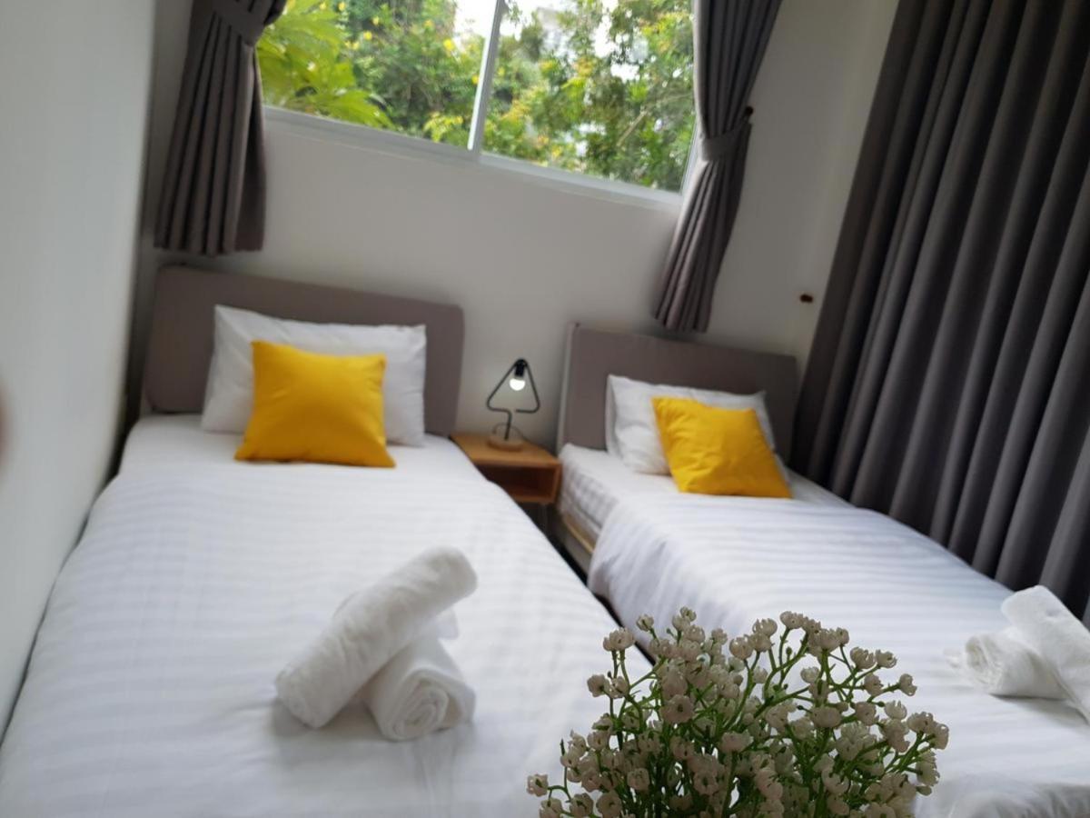 Yelo Hostel & Cafe Ho Chi Minh City Exterior photo