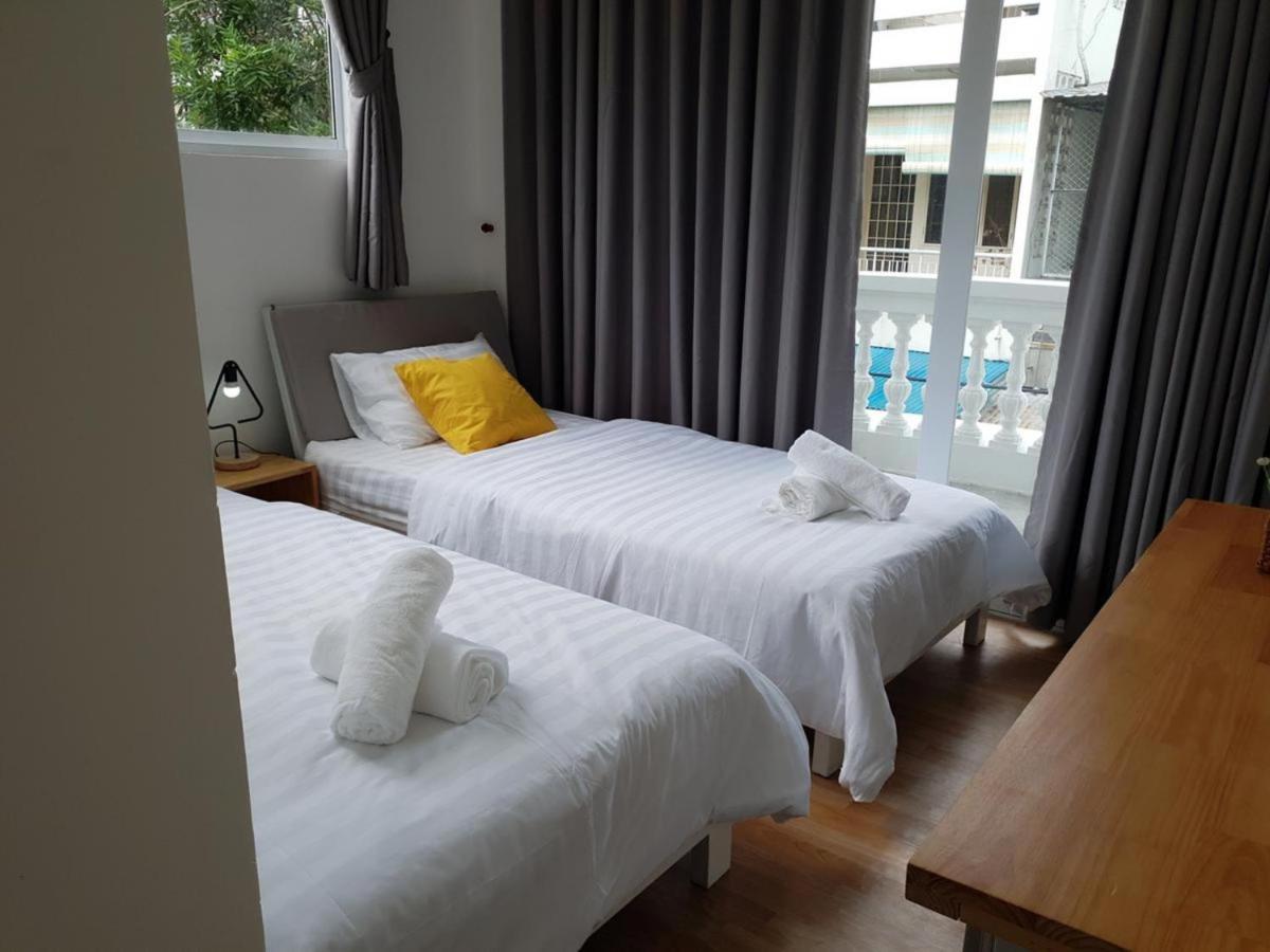 Yelo Hostel & Cafe Ho Chi Minh City Exterior photo