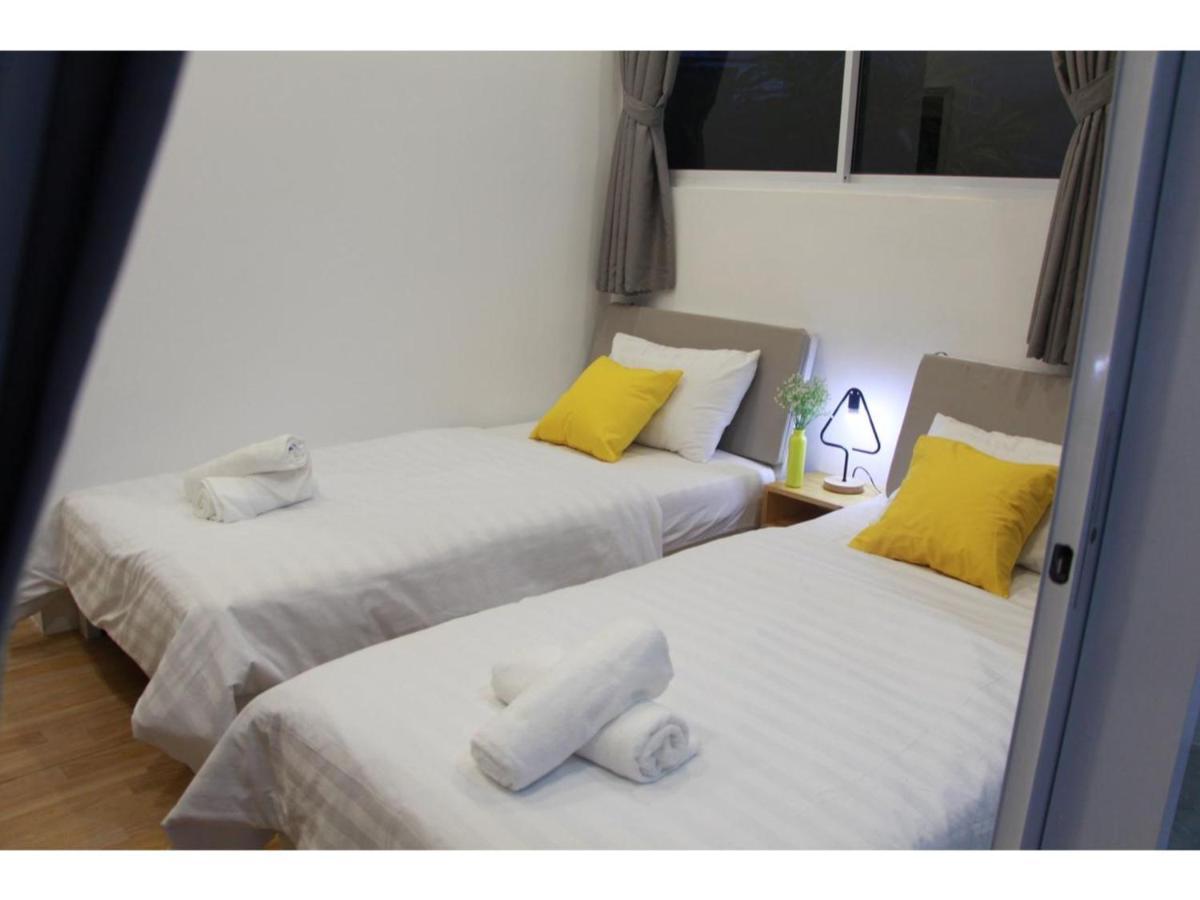 Yelo Hostel & Cafe Ho Chi Minh City Exterior photo